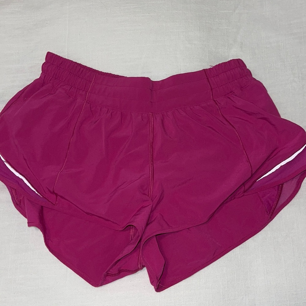 lululemon pink hotty hot short 2.5 inch size 10